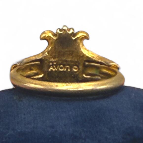 Vintage Avon Ring "Queensland" Gold Tone Purple Adjustable Signed - Picture 3 of 7